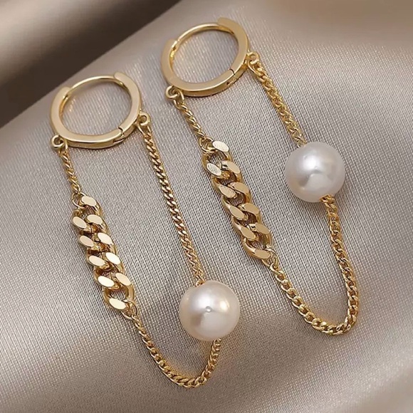 Elegant Gold and Pearl Chain Earrings - Picture 2 of 2